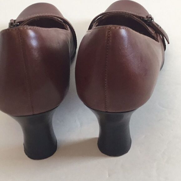 KENNETH COLE career shoe in brown with 2 1/2” heel - Picture 4 of 8